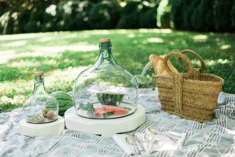 etúHOME Bianca Round Trivet cutting board, serving tray